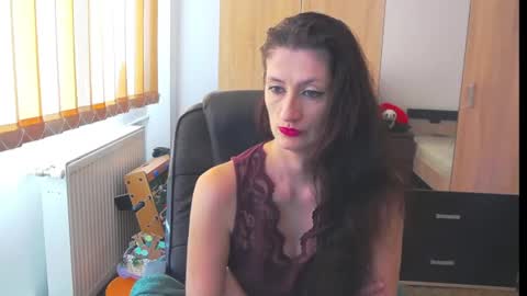 Snapshot of wildbea23 chatting on February 2025 08:05:01 AM Bea online show from February 2025 08:05:01 AM