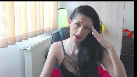 Snapshot of wildbea23 chatting on November 2025 07:20:02 AM Bea online show from November 2025 07:20:02 AM