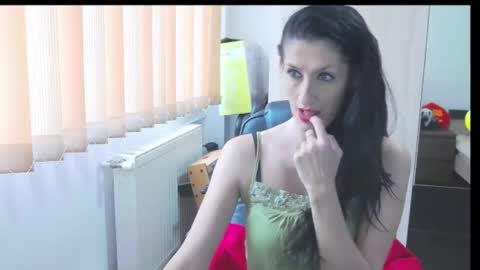 Snapshot of wildbea23 chatting on November 2025 08:29:02 AM Bea online show from November 2025 08:29:02 AM