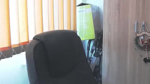 Snapshot of wildbea23 chatting on December 2025 10:42:01 AM Bea online show from December 2025 10:42:01 AM