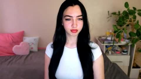 Snapshot of wildkittenx_ chatting on June 2026 04:06:02 AM Alena online show from June 2026 04:06:02 AM
