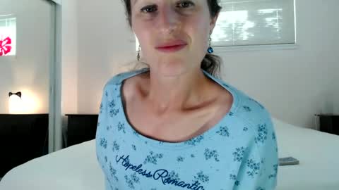 Snapshot of wildrose_l chatting on June 2026 02:05:01 AM WildRose L - check my Pinned tweet if you dont see me online within 5 minutes after Ive sent email notifications online show from June 2026 02:05:01 AM