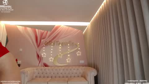 Lili online show from December 2025 08:13:01 PM