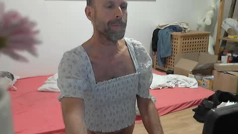 Snapshot of willbillbillwill chatting on October 2025 11:59:02 PM Lilian online show from October 2025 11:59:02 PM