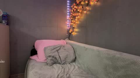 Olivia online show from April 2026 07:58:02 PM