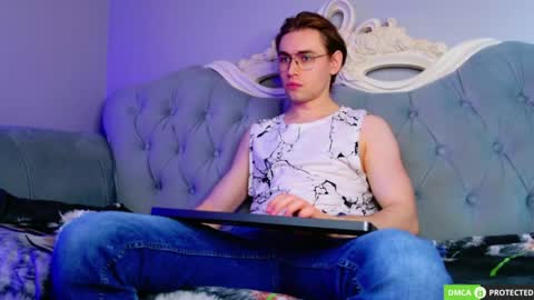 Snapshot of williamdyson chatting on May 2026 03:48:01 AM William online show from May 2026 03:48:01 AM