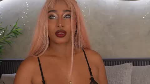 Snapshot of willow_hendrix chatting on July 2026 07:19:01 PM Ms Willow online show from July 2026 07:19:01 PM