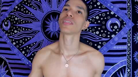 Snapshot of willy_veins chatting on December 2024 07:29:02 AM willy_veins online show from December 2024 07:29:02 AM