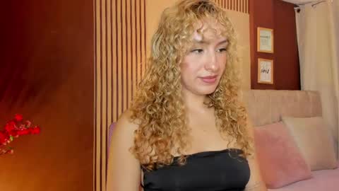 Snapshot of wini_fer chatting on April 2026 02:01:02 PM Wini Fer online show from April 2026 02:01:02 PM