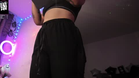     Luna Violeta  A r t i s t  online show from December 2024 01:18:01 AM