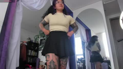    Luna Violeta  A r t i s t  online show from June 2026 02:08:01 PM