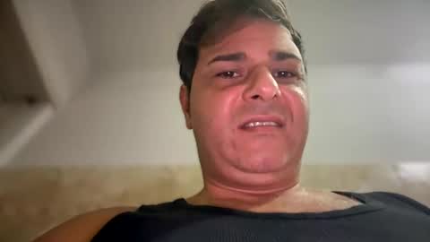 Snapshot of witebull83 chatting on December 2024 04:20:01 PM Witebull online show from December 2024 04:20:01 PM