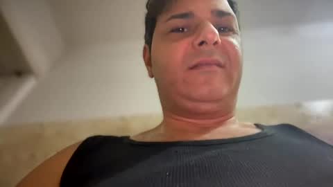 Snapshot of witebull83 chatting on December 2024 06:49:02 PM Witebull online show from December 2024 06:49:02 PM