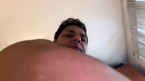 Snapshot of witebull83 chatting on December 2024 10:57:01 AM Witebull online show from December 2024 10:57:01 AM