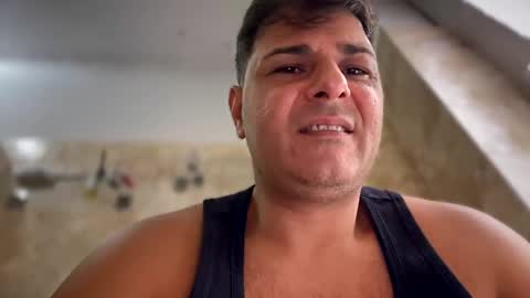 Snapshot of witebull83 chatting on December 2024 11:32:02 AM Witebull online show from December 2024 11:32:02 AM