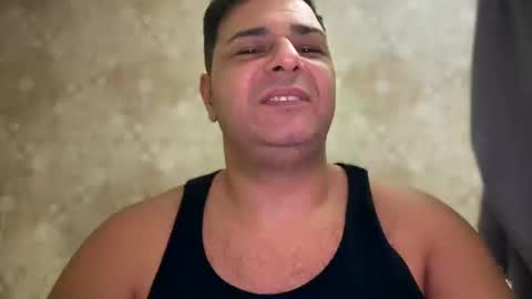 Snapshot of witebull83 chatting on December 2024 08:29:01 PM Witebull online show from December 2024 08:29:01 PM