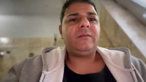 Snapshot of witebull83 chatting on December 2024 07:13:02 AM Witebull online show from December 2024 07:13:02 AM