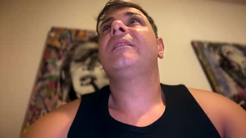 Snapshot of witebull83 chatting on December 2024 04:51:01 PM Witebull online show from December 2024 04:51:01 PM