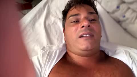 Snapshot of witebull83 chatting on September 2025 08:27:01 AM Witebull online show from September 2025 08:27:01 AM