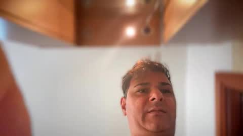 Snapshot of witebull83 chatting on October 2025 08:18:01 AM Witebull online show from October 2025 08:18:01 AM