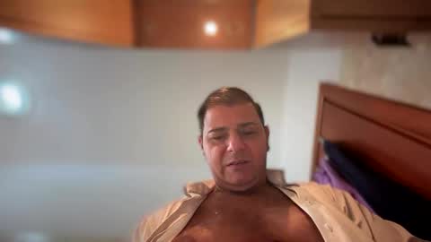 Snapshot of witebull83 chatting on February 2026 09:46:01 AM Witebull online show from February 2026 09:46:01 AM