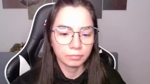 Snapshot of wolfs_daughter chatting on June 2026 01:39:01 AM Alex online show from June 2026 01:39:01 AM