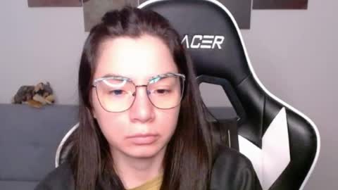 Snapshot of wolfs_daughter chatting on June 2026 02:03:01 AM Alex online show from June 2026 02:03:01 AM