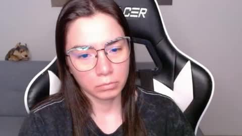Snapshot of wolfs_daughter chatting on June 2026 12:48:02 AM Alex online show from June 2026 12:48:02 AM
