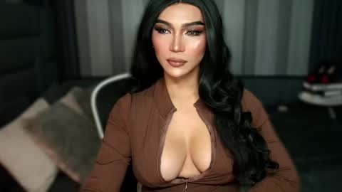 Julia online show from November 2025 01:19:01 AM