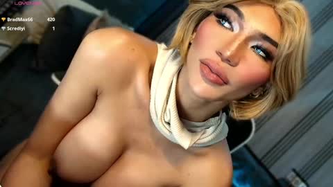 Snapshot of womanofyourdesire_ts chatting on February 2026 04:33:02 AM Julia online show from February 2026 04:33:02 AM