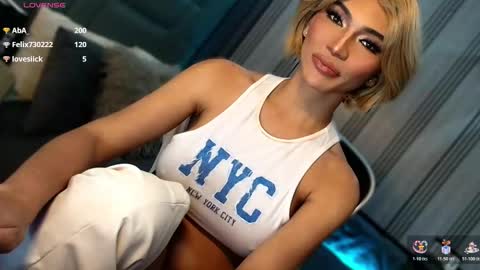 Snapshot of womanofyourdesire_ts chatting on March 2026 04:33:01 PM Julia online show from March 2026 04:33:01 PM