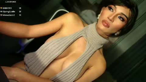 Snapshot of womanofyourdesire_ts chatting on May 2026 07:30:02 PM Julia online show from May 2026 07:30:02 PM