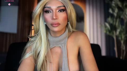 Snapshot of womanofyourdesire_ts chatting on June 2026 11:31:01 PM Julia online show from June 2026 11:31:01 PM