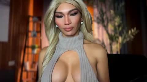 Snapshot of womanofyourdesire_ts chatting on June 2026 03:25:01 AM Julia online show from June 2026 03:25:01 AM