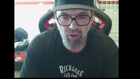 Snapshot of womenizzeer chatting on May 2026 04:01:01 PM Adam online show from May 2026 04:01:01 PM