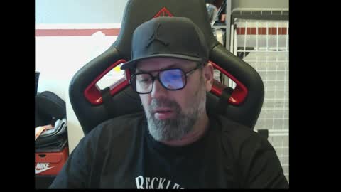 Snapshot of womenizzeer chatting on May 2026 01:39:01 PM Adam online show from May 2026 01:39:01 PM
