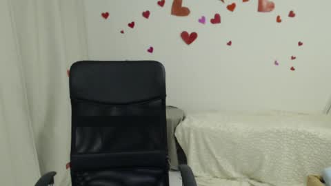 Snapshot of wonderr_woman chatting on May 2026 07:52:02 PM wonderr_woman online show from May 2026 07:52:02 PM
