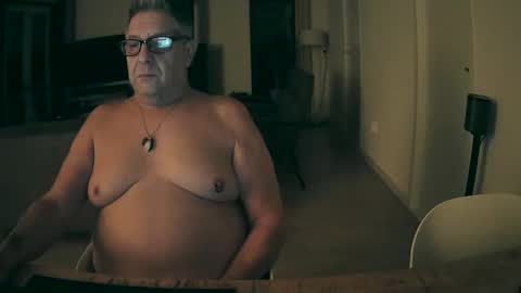 woodwurm and Snoeske online show from November 2025 05:49:01 AM