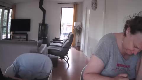 Snapshot of woodwurm chatting on April 2026 06:03:02 AM woodwurm and Snoeske online show from April 2026 06:03:02 AM