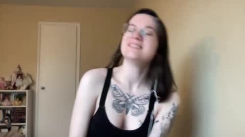 Snapshot of worship_lucina chatting on December 2024 03:22:02 PM Lucina online show from December 2024 03:22:02 PM