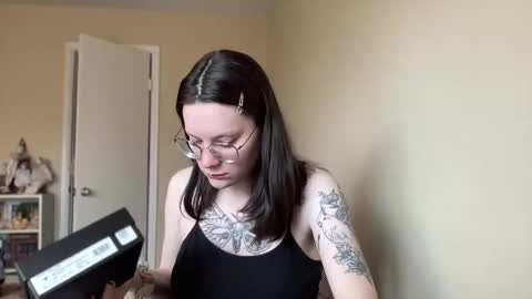 Snapshot of worship_lucina chatting on December 2024 03:11:02 PM Lucina online show from December 2024 03:11:02 PM