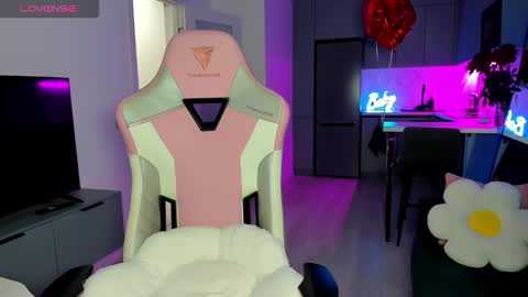 Emi online show from February 2026 04:10:02 AM