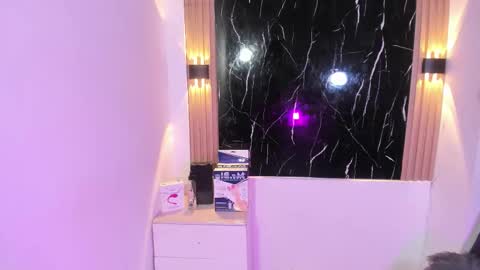 wyatt online show from October 2025 04:02:02 AM