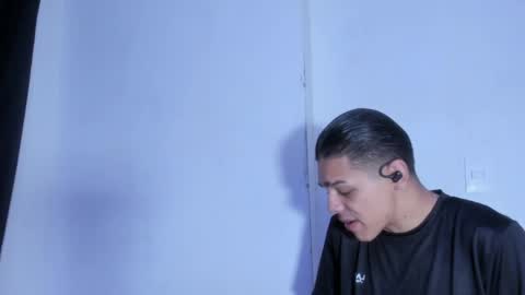wyatt_smith71 online show from April 2026 06:02:02 PM