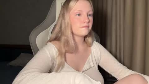 Snapshot of x__ivy_x chatting on November 2025 04:49:01 PM eva online show from November 2025 04:49:01 PM