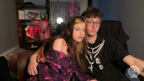 Philipp and Este online show from April 2026 10:40:02 PM