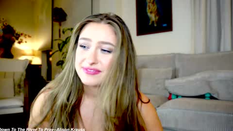 Snapshot of x_lily_x chatting on February 2025 04:26:02 AM Lily online show from February 2025 04:26:02 AM
