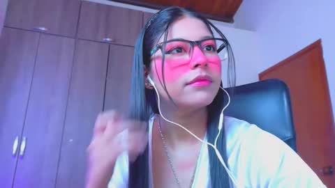 Snapshot of xallysonx_ chatting on June 2026 12:00:02 PM XALLYSONX online show from June 2026 12:00:02 PM