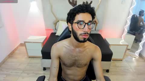 Snapshot of xander_tay chatting on December 2024 07:45:01 PM ISSANDER online show from December 2024 07:45:01 PM