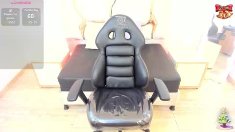 Snapshot of xander_tay chatting on December 2024 11:02:02 PM ISSANDER online show from December 2024 11:02:02 PM